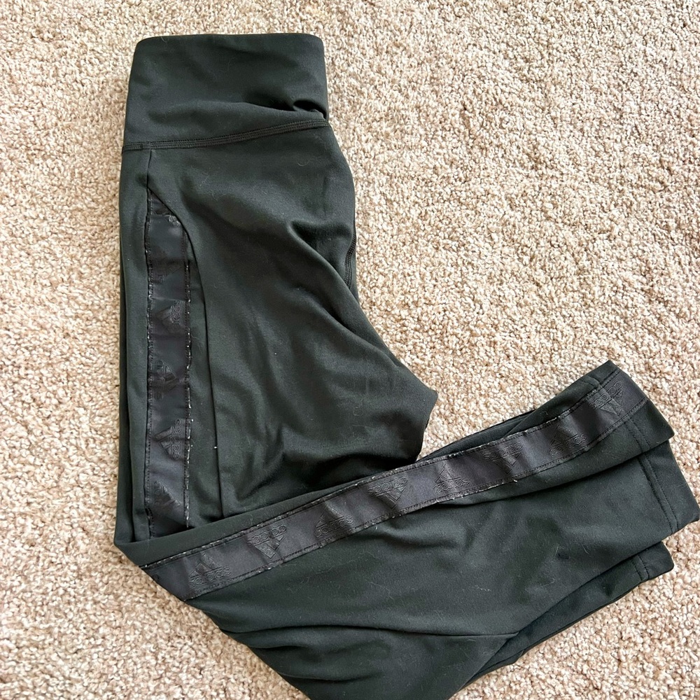 ADIDAS- 7/8 leggings in army green